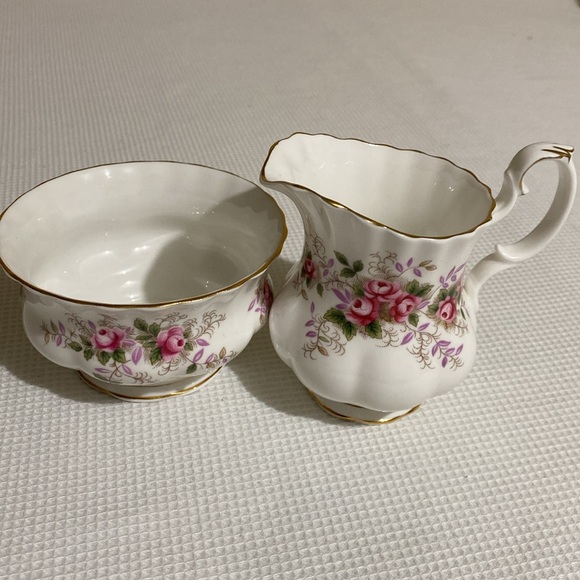Royal Albert Lavender Rose Cream Jug & Sugar Bowl Set Bone China - Picture 2 of 12
